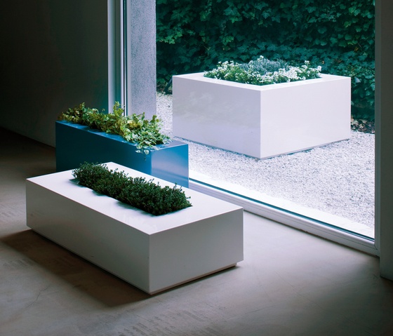 small white plastic planters practical