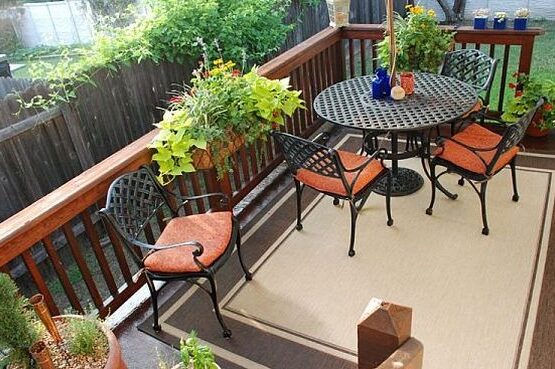 Balcony-wooden-railing-modern-metal-chairs