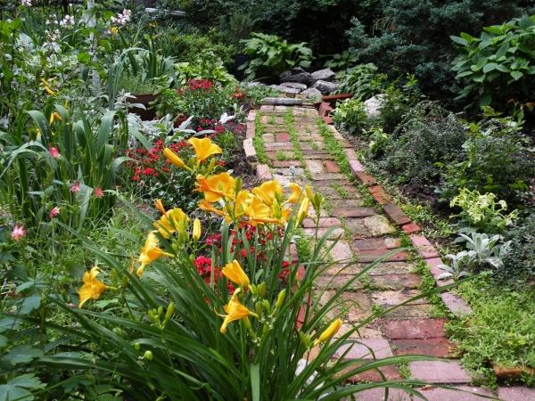 Brick garden path design