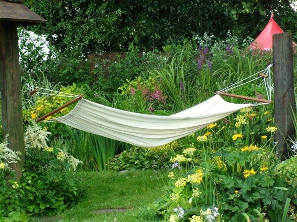 Classic garden hammock idea