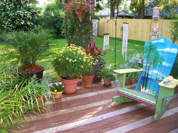 Cozy retreat in the wooden deck 