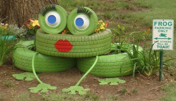 DIY frog garden decor old tires