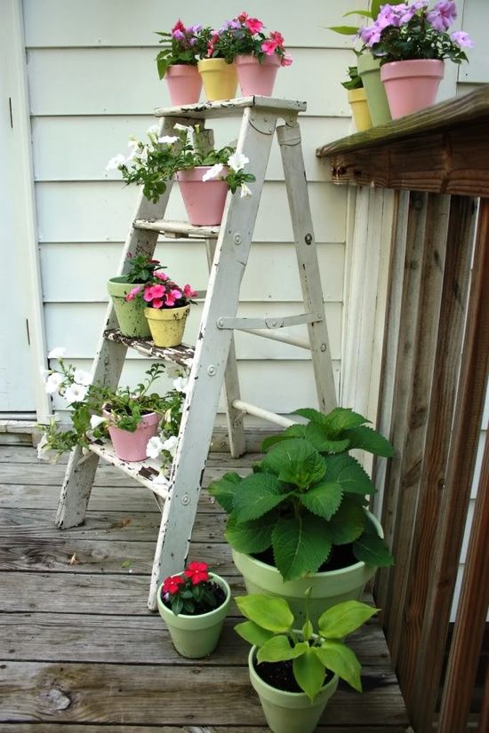 DIY-Flower-pots-wooden-ladder-colorful-flower-pots