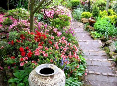 Flooring-garden-design-ceramic-vessel-flowers