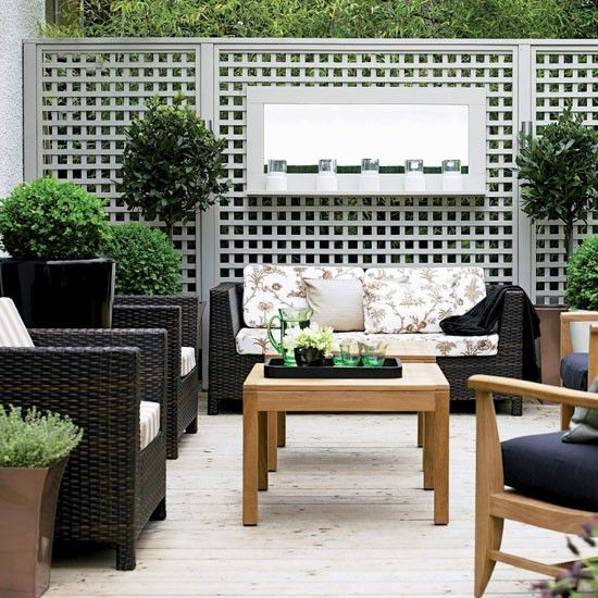 Garden privacy ideas wooden lattice outdoor furniture