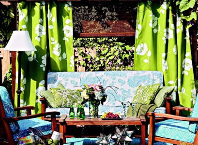 Garden-privacy-wooden-garden-pergola-green-curtains