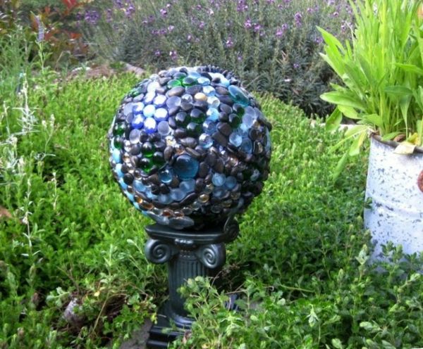 Garden stones decorative ball pedestal