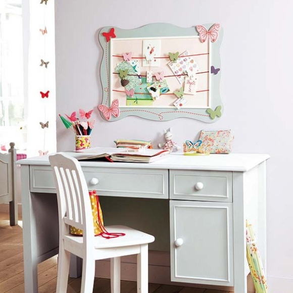Girls room decorating butterflies from paper