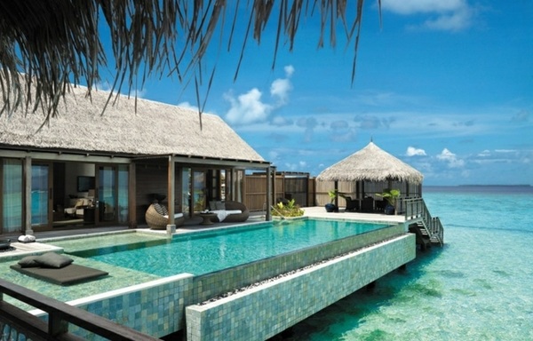 Holiday house Maldives pool green tiles