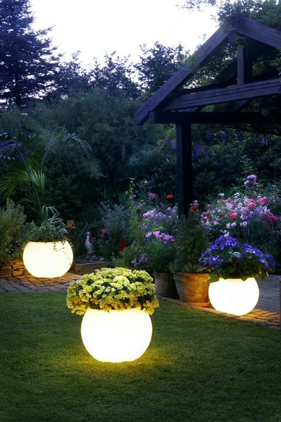 Interesting garden lighting ideas flower pots