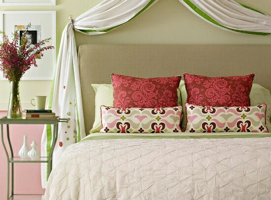 Kids-room-girls-canopy-bed-green-color-stripes