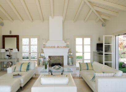 Living-room-mediterranean-style-decorating-ideas-wooden-beams-white-daybeds