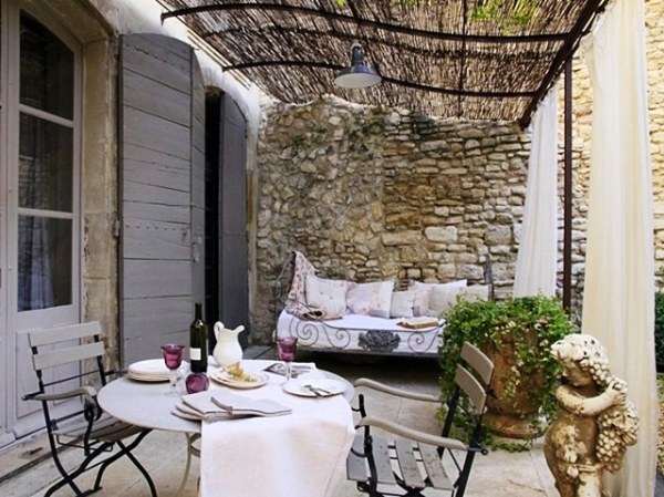 Mediterranean patio design