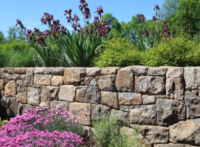 Natural-stone-retaining-wall-for-garden