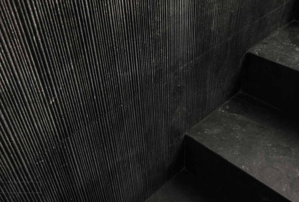 bathrooms marble black