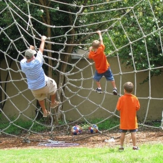 Outdoor climbing net