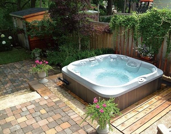 Portable-outside-garden-hot-tub