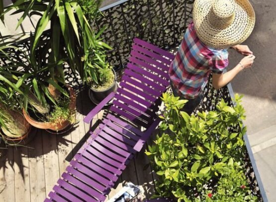 Small-balcony-design-plant-purple-lounger-design-ideas