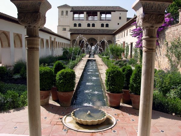 Traditional spanish garden design water pool fountains