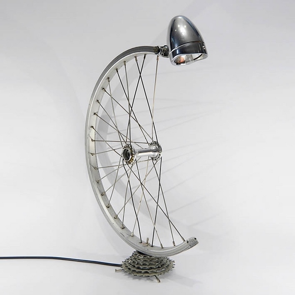 Upcycling ideas with bicycle parts desk lamp industrial look