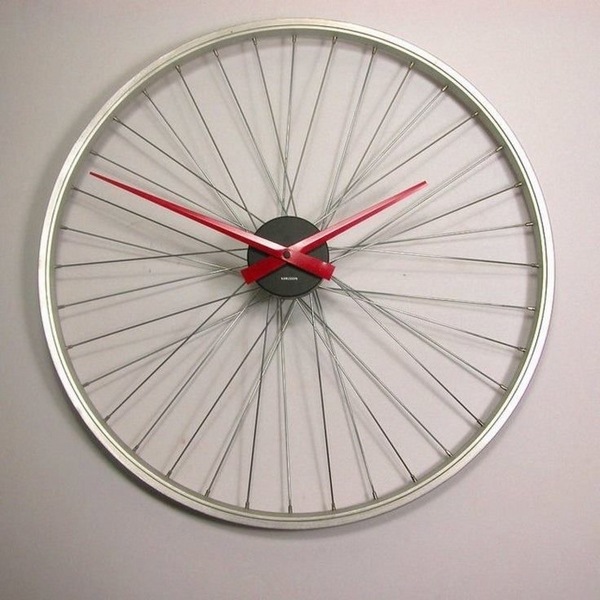 Upcycling ideas with bicycle parts wall clock