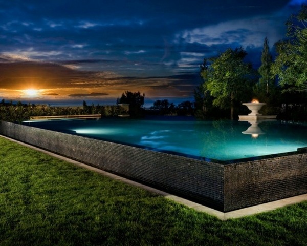 freestanding-pool-outdoor-lighting