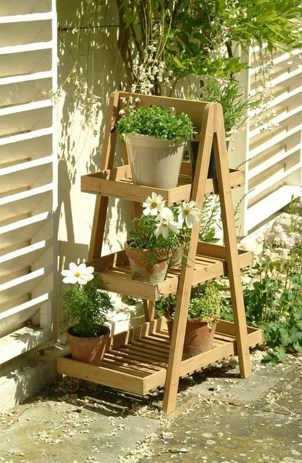 creative upcycling ideas DIY flower stand old ladder