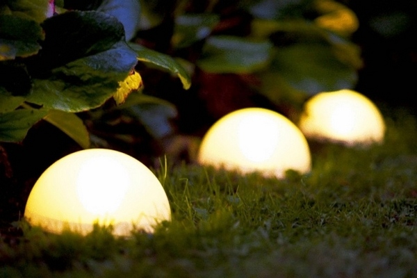 garden-lighting-ideas-solar-ball