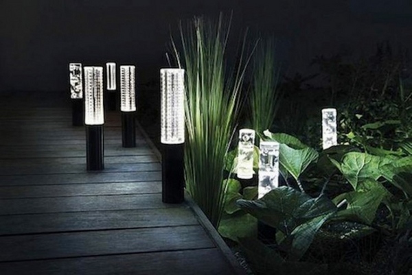 garden-lighting-plan-ideas-wooden-garden-path