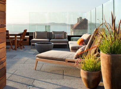 glass-railing-ideas-for-garden-and-balcony-wind-protection