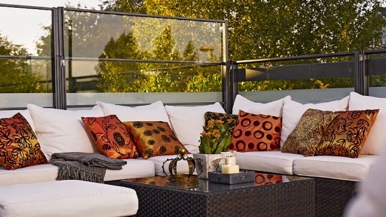 lounge area ideas for garden and balcony wind protection