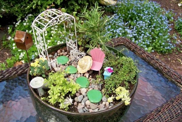 miniature garden pergola lounger small stones