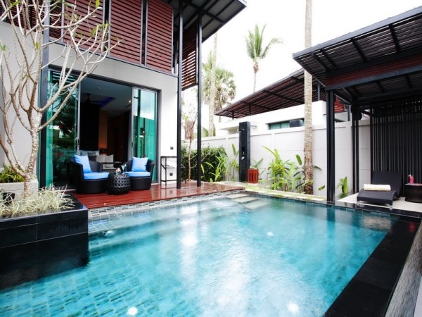 private-garden-pool-build-behind-house