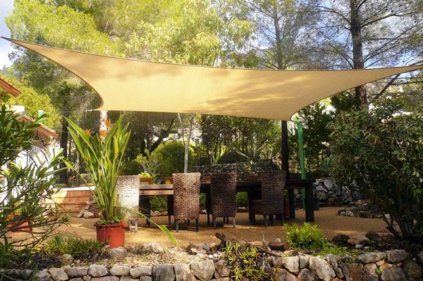 rollable-Awning-design-ideas-for-outdoor-area