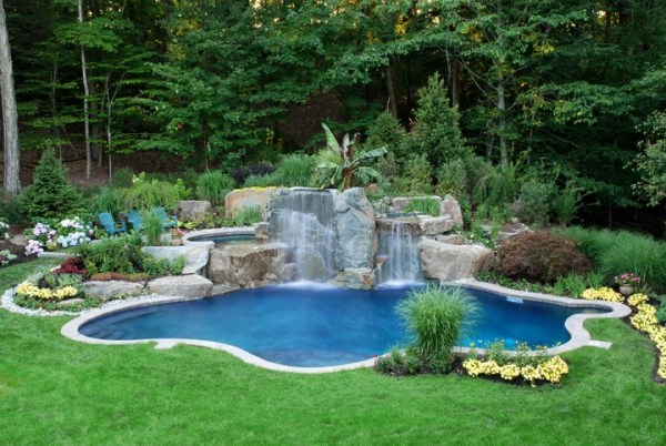 small-garden-pool-tropical-plants