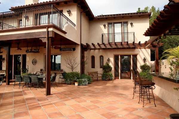 spanish-patio-tiles-outdoor-furniture
