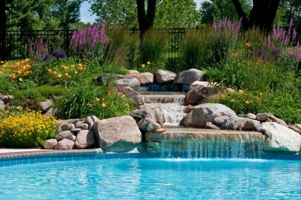 swimming-pool-construction-tips-garden-pool