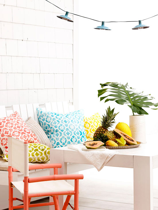 tips for patio design colorful pillows 