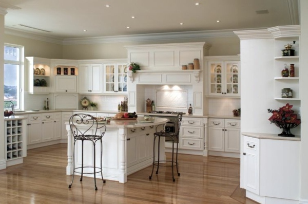 white kitchen country house style