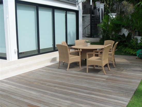 wooden-deck-simple-ideas-for-deck-of-bangkirai-wood
