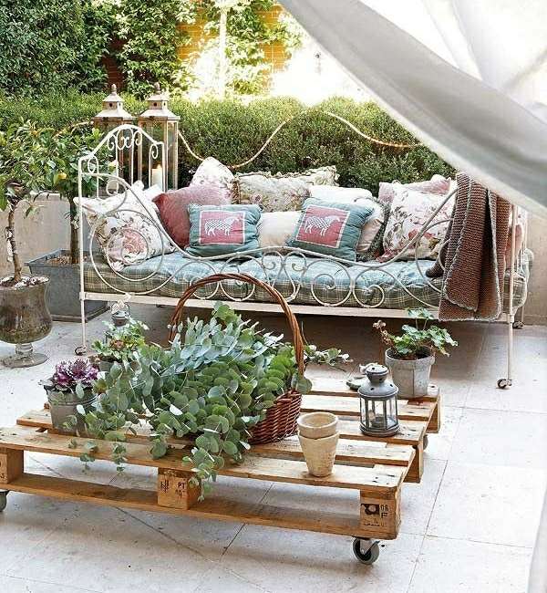 DIY Garden furniture coffee table daybed vintage style