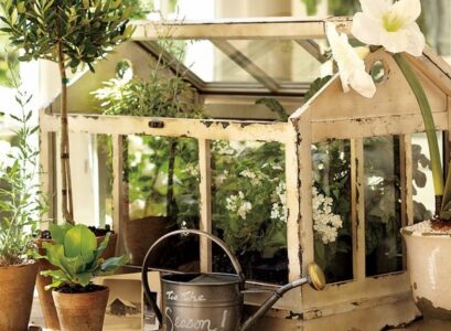 Decorating-ideas-for-the-spring-outdoor-flower-pots-little-house-pets