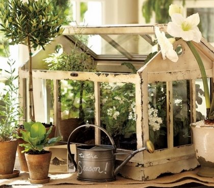 Decorating-ideas-for-the-spring-outdoor-flower-pots-little-house-pets