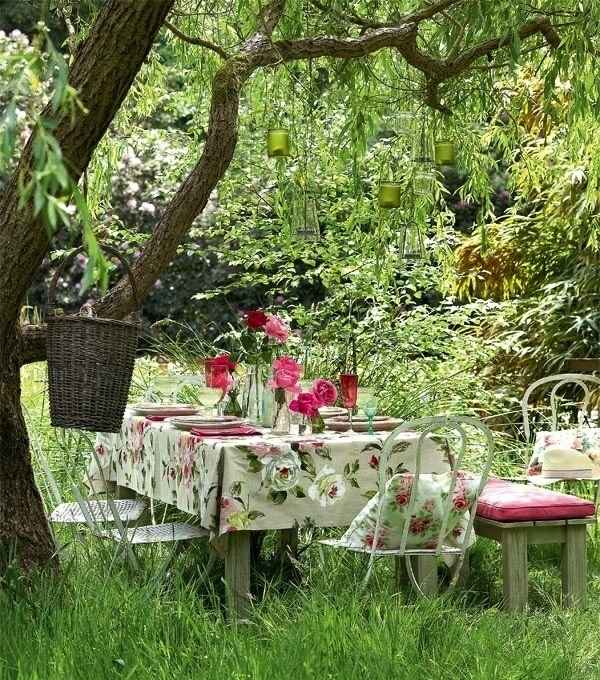Garden design romantic picnic garden