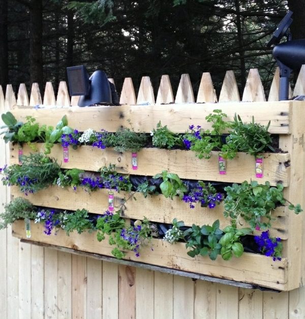 Garden wooden fence palette planter DIY
