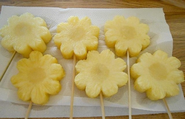 Gifts for Mothers day DIY pineapple flowers