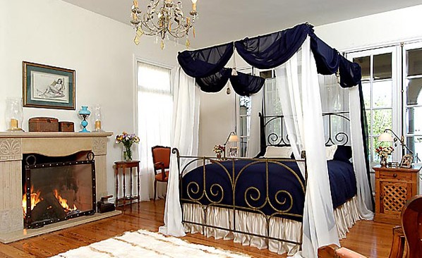 Romantic Canopy Iron Bed Black White