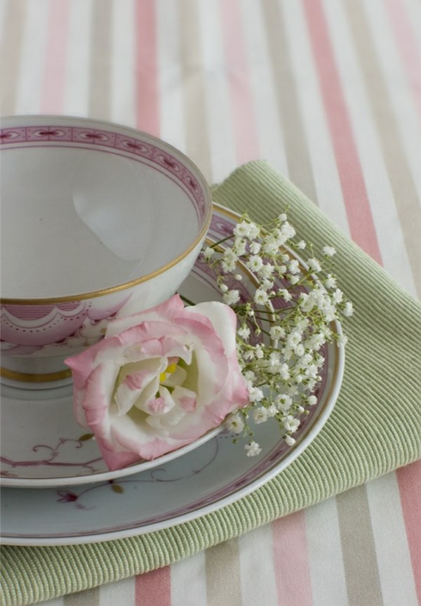 Table decoration floral tablecloth stripes roses Lily of the Valley