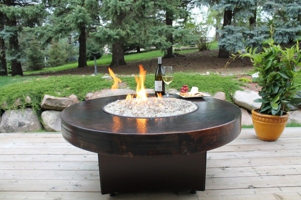 backyard-fire-pits-ideas-round-table-built-in-pit
