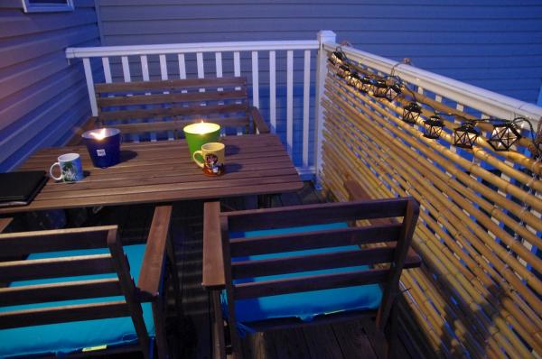 bamboo rods railings protection lanterns